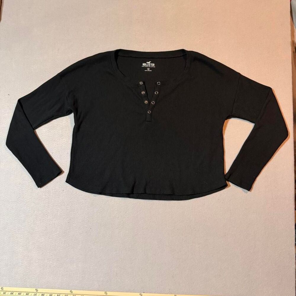 Hollister-co Women's Black and Grey Shirt